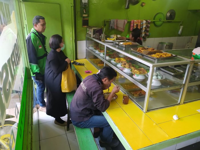 Warteg pengusaha commerce gabung siap topbusiness usaha mikro kemitraan informasi memberikan skim selain kredit