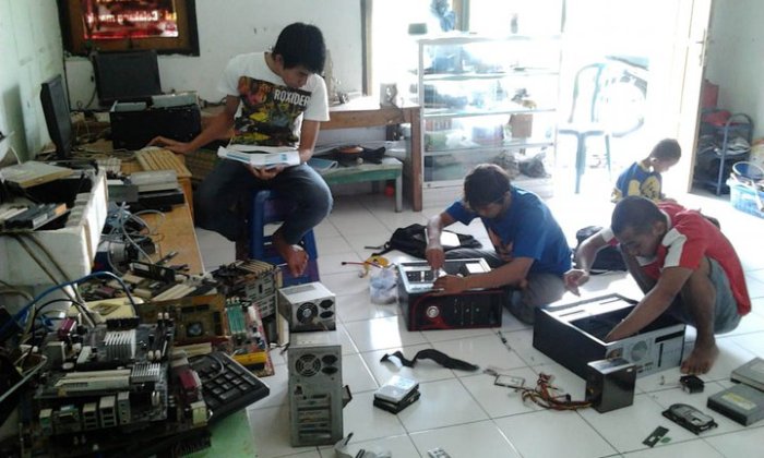 Peluang usaha service komputer
